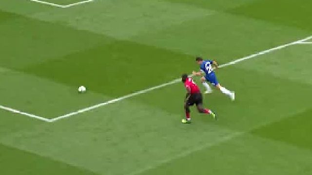 足球场与200斤壮汉对抗是种什么体验？