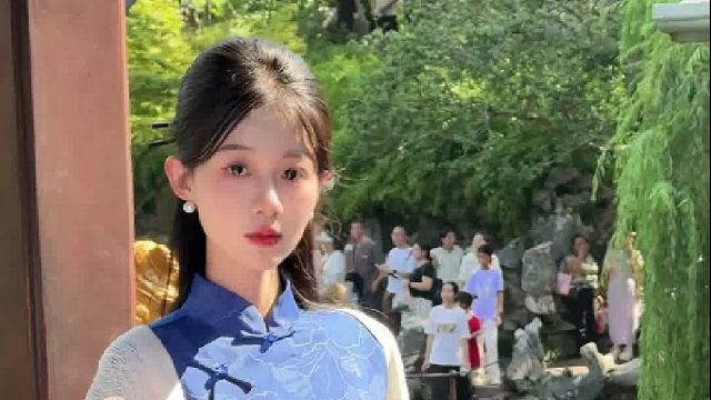 你挽指 做蝴蝶 从窗框上飞起