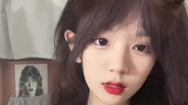 闭上眼睛，你的美貌还在我脑海中绽放