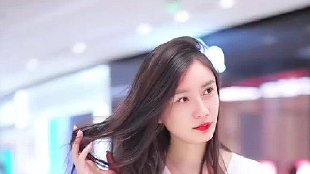 角落那窗口问得到玫瑰花香