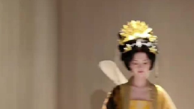 “这皇位也该我坐坐了”