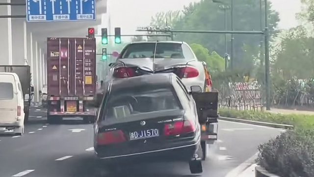 换尾灯拆半辆车