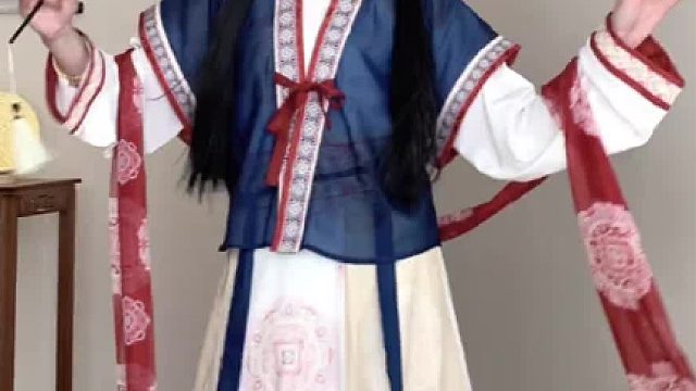 是白雪公主的配色耶！唐褙子也很日常