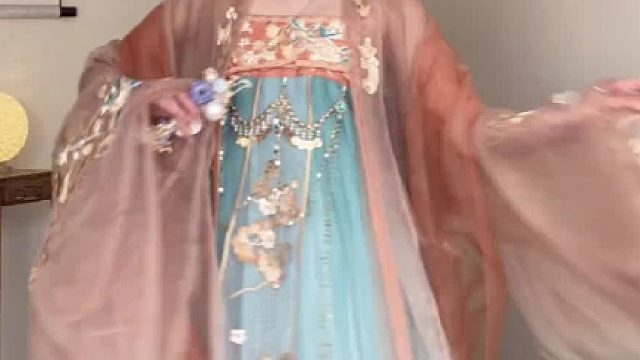 若不是被剧情操控，朕又怎会爱你” 美得像深宫曲立绘图！