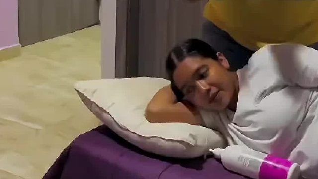 国外损友情侣拍手整蛊