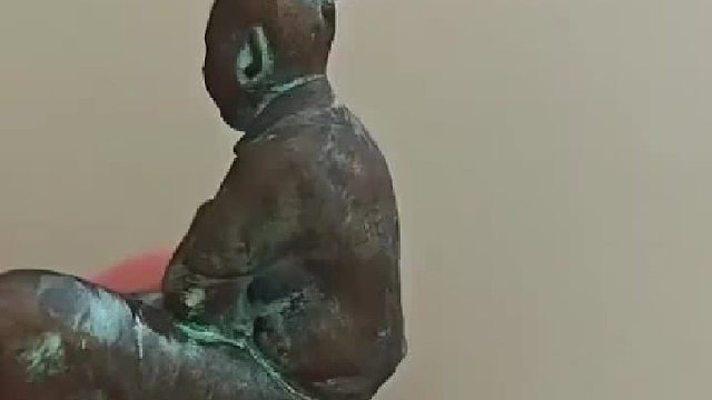 早市买“西汉青铜器”竟是翻车现场？网友：这造型也太穿越了！