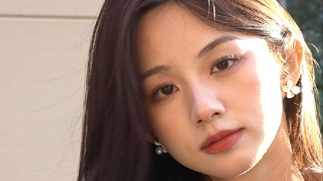 缓缓飘落的枫叶