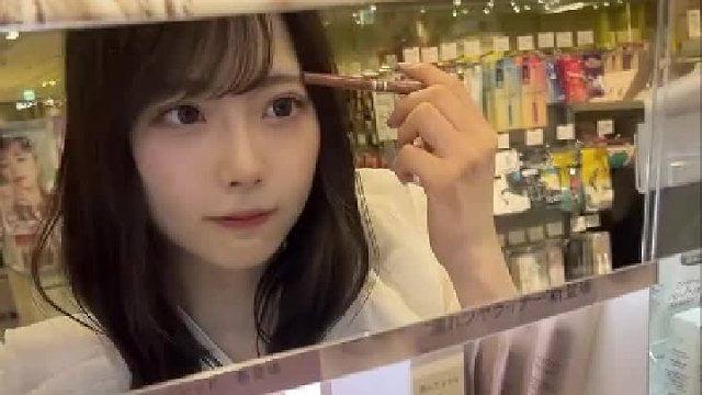 美妆店少女试妆记录