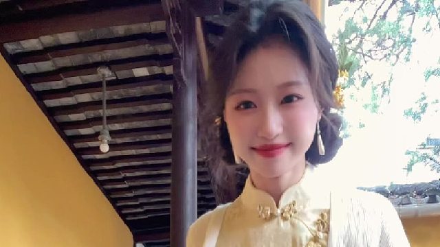 黄色旗袍太有生命力了啊啊啊啊