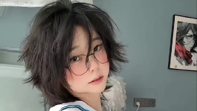 低眸浅浅笑，甜妹感直接戳中审美心巴！