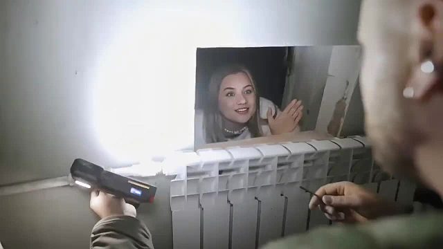 俄版躲猫猫杀疯了，50万现金绑身上，这波操作比谍战片还刺激