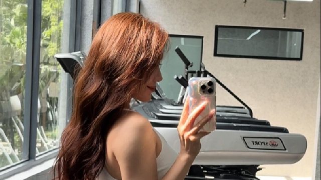 今日阳光氛围满分女铲选手已