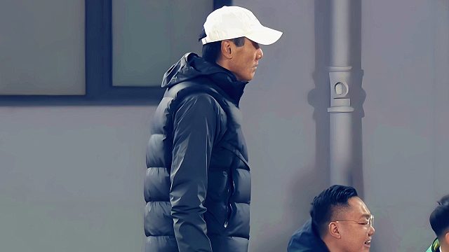 急眼了！周定洋补时放铲造冲突，前国脚邵佳一看愣住了