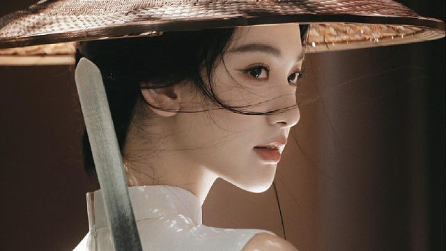 “原将腰下剑，直为斩楼兰”侠女