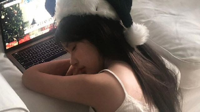 i人宅家圣诞氛围感拍照姿势小幅度出片～