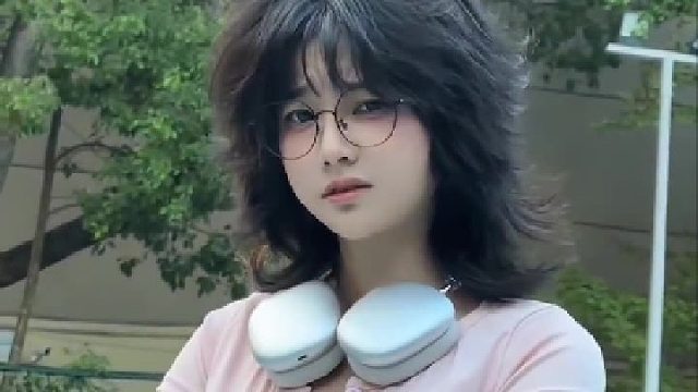 姿态软乎乎，甜丝丝的感觉悄悄绕过来～