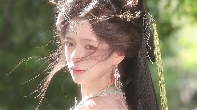 “ 春去秋来只盼闯入你的眼眸 ”