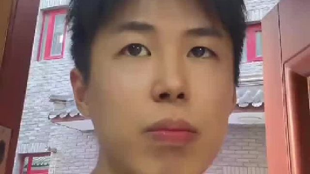 老板回公司发现一个陌生女孩在办公，老板：差点以为是我出现幻觉