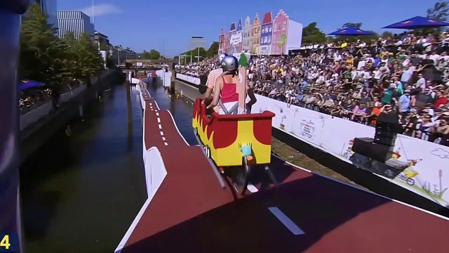 水上双人自行车闯关挑战，最快到达终点，奖金一万加车神名号