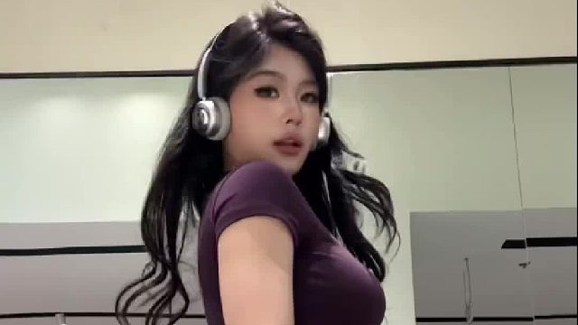 在背后说我坏话的时候记得先欣赏我的翘臀