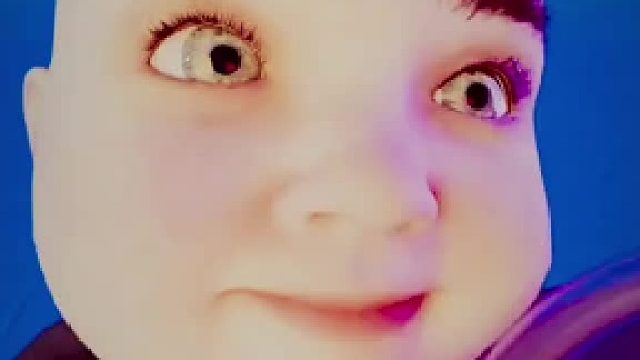 她会用吸管，将婴儿鼻孔中的粘液吸出！