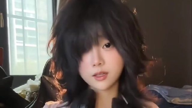 眼尾带点小俏气，每一幕都甜到心坎里～