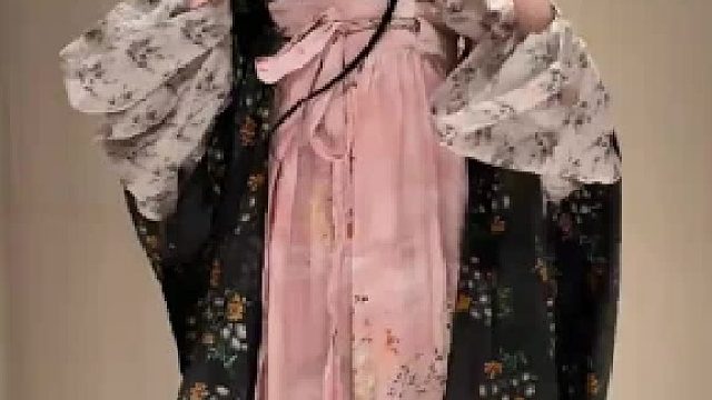 在我面前你不许夸别人漂亮～