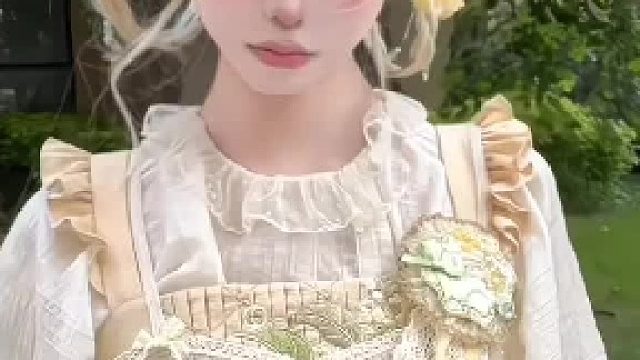 愿得月圆花不谢，和花和月度流年