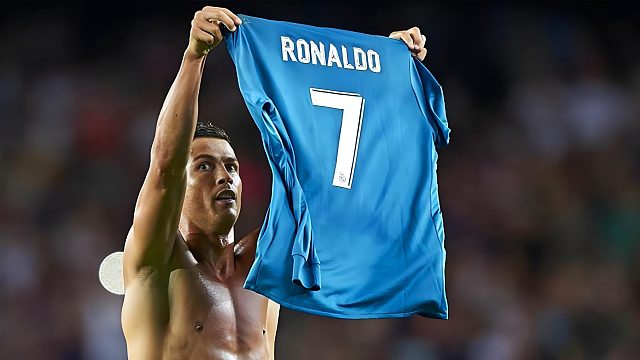 天堂到地狱！C罗名场面：替补轰世界波，2分钟后又染红下场