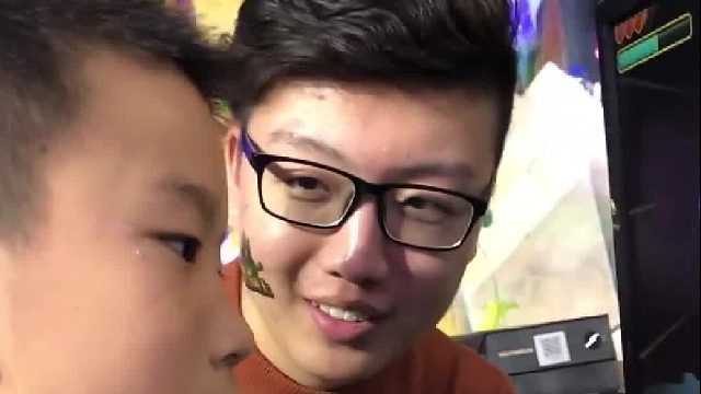 马桶c采访小孩哥