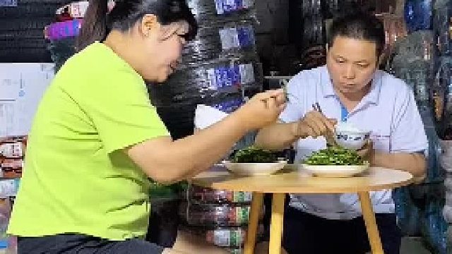 一家三口在湖北靠老公月入9000工 资生活