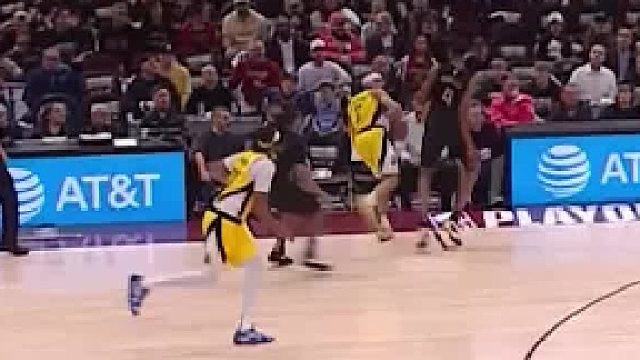 米切尔快攻上篮太慢了