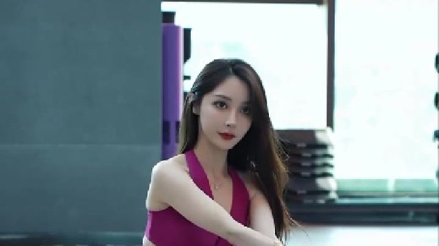 手持书卷，知性美女的氛围感拉满