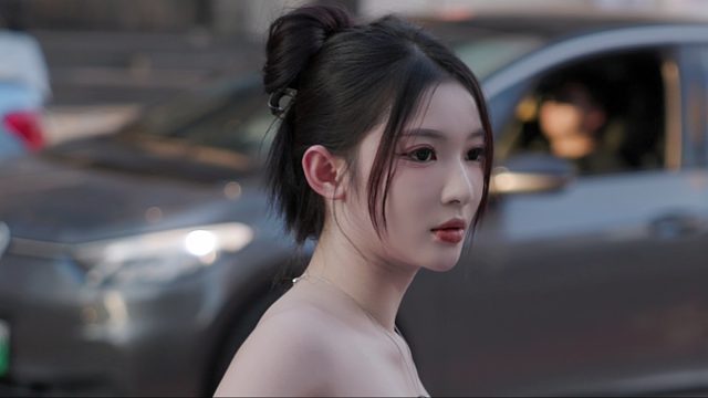 我于窗中窥伤鹤，恰如仰头见春台