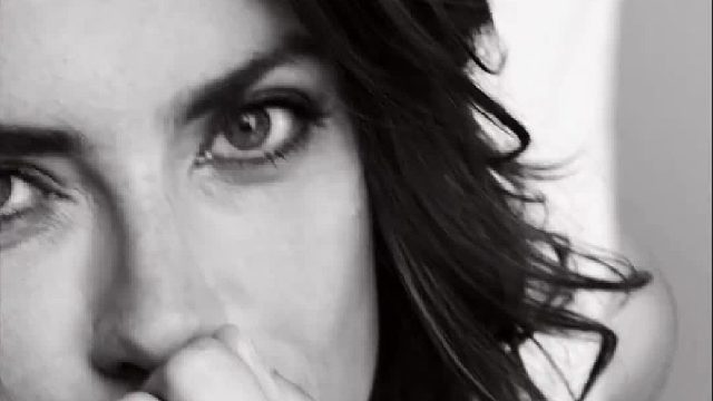 暗调镜头抠细节  每一帧都藏着质感