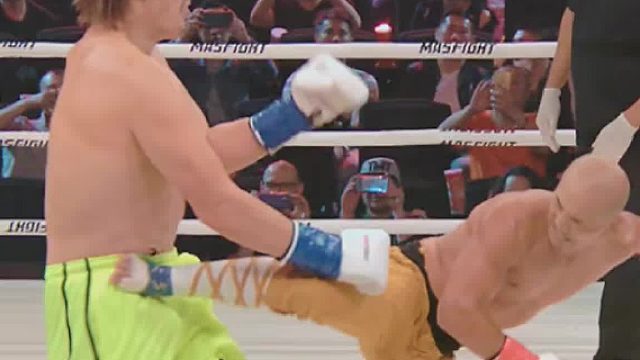 武僧一龙暴打韩国巨人，把嚣张的韩国巨人打的躺尸