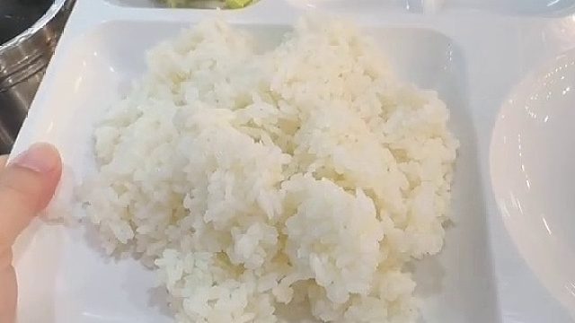 韩国大学食堂，限量一块的蒸蛋！今天又有限量菜，水蒸蛋一人一块！