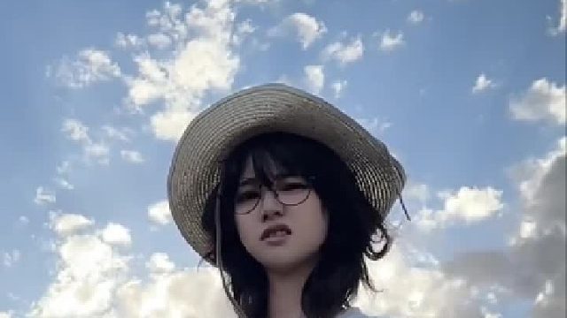 发丝轻轻飘，可爱与甜度缠在一起～