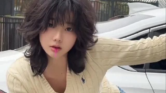 转身转个小脑袋，甜风情撞进眼底啦～