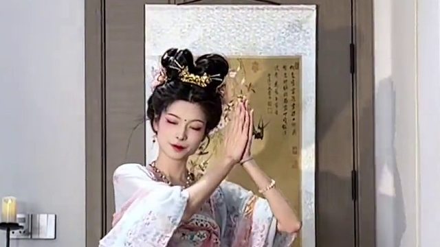 今天是粉色的小唐人