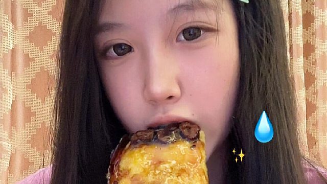 Vlog 脆脆甜甜 怒啃一根大切糕冰糖葫芦！！