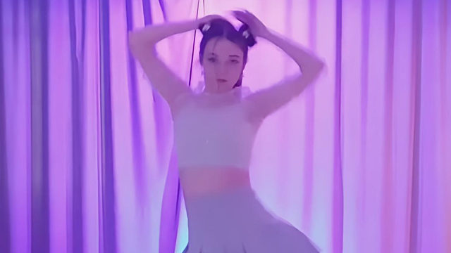 俄罗斯姑娘才艺表演24.04.18_空军(阿妮亚)00