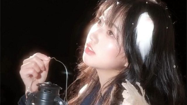 JK制服少女与皑皑白雪共绘冬日画卷