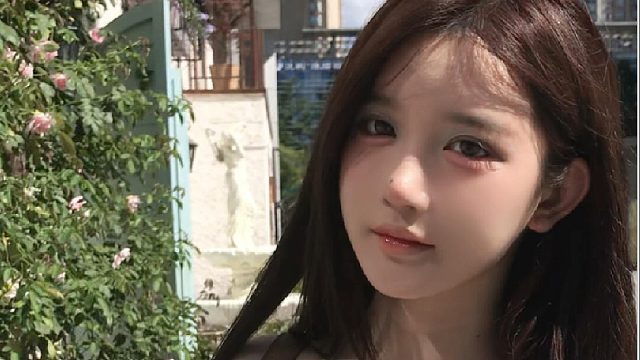 翠绿之色，洋溢着生机与活力，尽显自然之美。