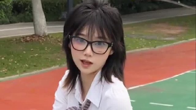 眼波转呀转，每一秒都甜滋滋的～