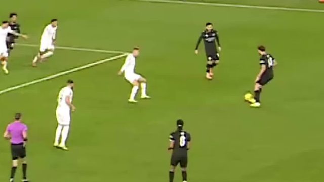 谢尔基传射建功助曼城3-1逆转斯旺西，晋级联赛杯八强！