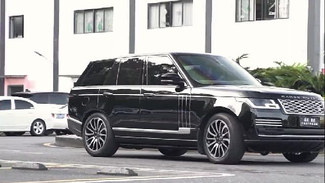 内蒙大哥的14年老揽胜翻新22款创世外观套件 琥珀褐真皮内饰 后 一键现回百万豪车状态