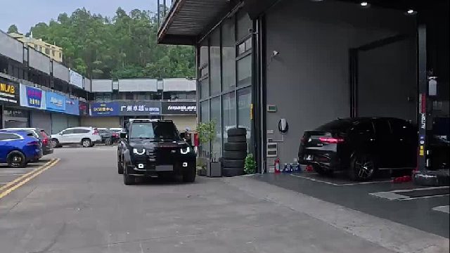 第一视角沉浸式体验路虎卫士更换高性能进气系统