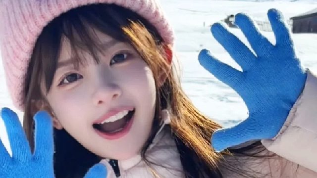 雪落时分，凝视纷飞雪花能让人心生幸福