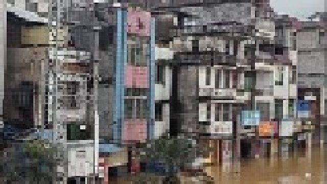 洪灾抢劫一场洪水彻底撕开了他们的遮羞布将丑态暴露无遗